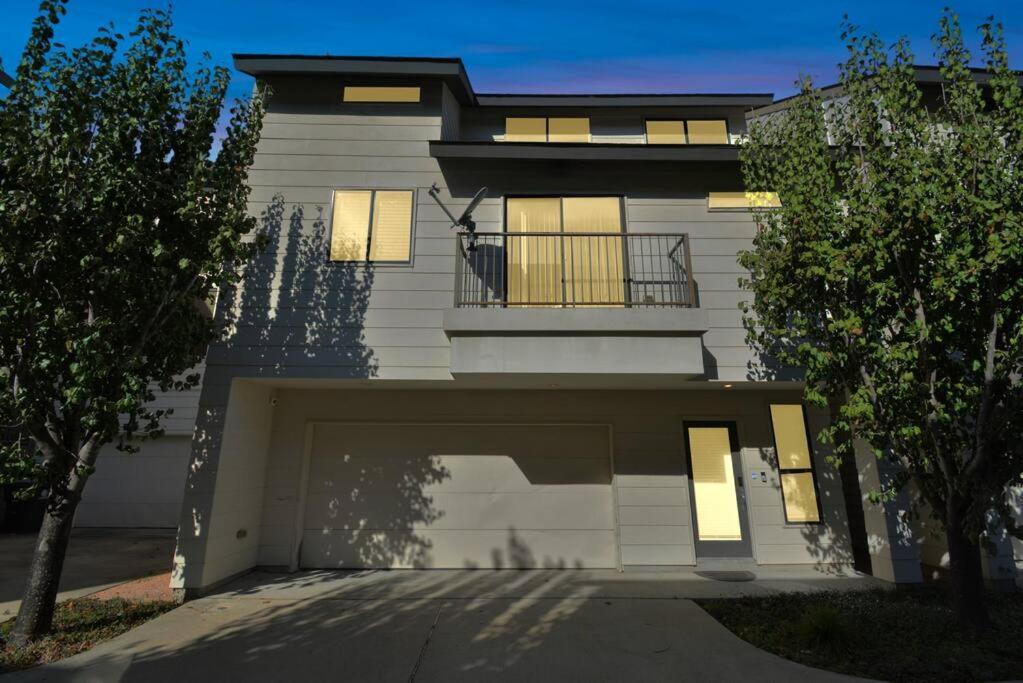 3Br/3.5Ba Three Story East Downtown Townhouse With View Villa Houston Exterior photo